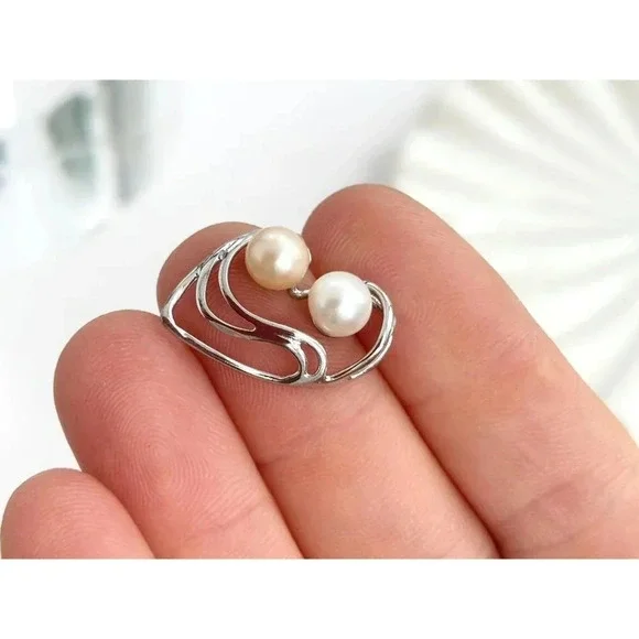 Silver Tone Double Faux Round Pearl Heart Shaped Modernist Vintage Pendant - Picture 8 of 9